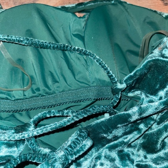 Red carter Velvet asymmetrical one piece features - Picture 5 of 10